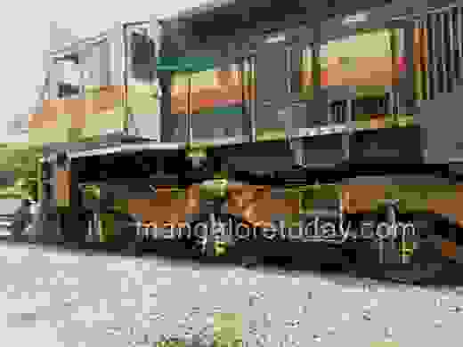 Goods train engine derails at Mangaluru Junction 2